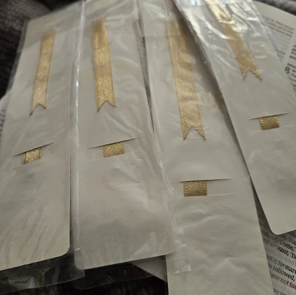 Gold-Plated Christian Bookmarks four faith-inspiring designs. - Picture 8 of 8